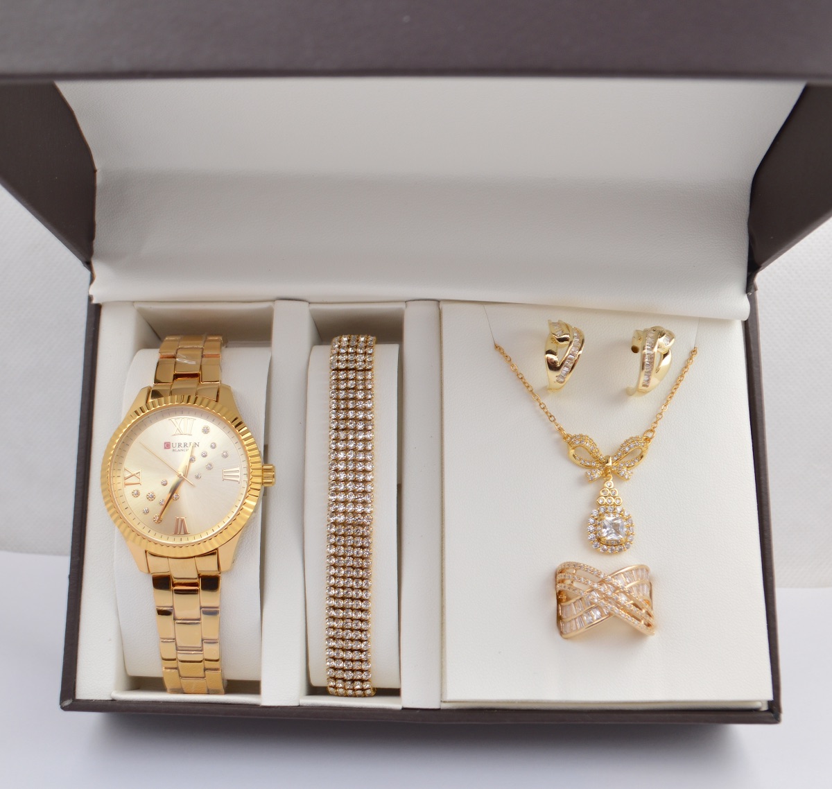 Σετ γυναικείο  ( ρολόι - βραχιόλι-κολιέ-δαχτυλίδι ( one size ) -σκουλαρίκια )