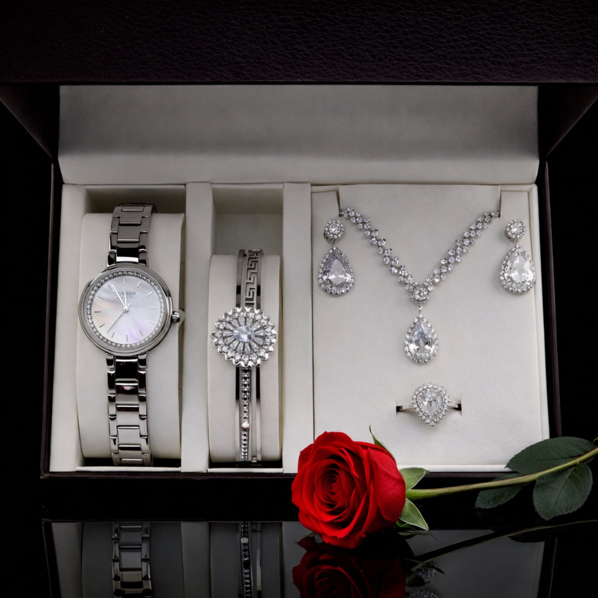 Σετ γυναικείο  ( ρολόι -βραχιόλι - κολιέ-δαχτυλίδι ( one size ) -σκουλαρίκια )