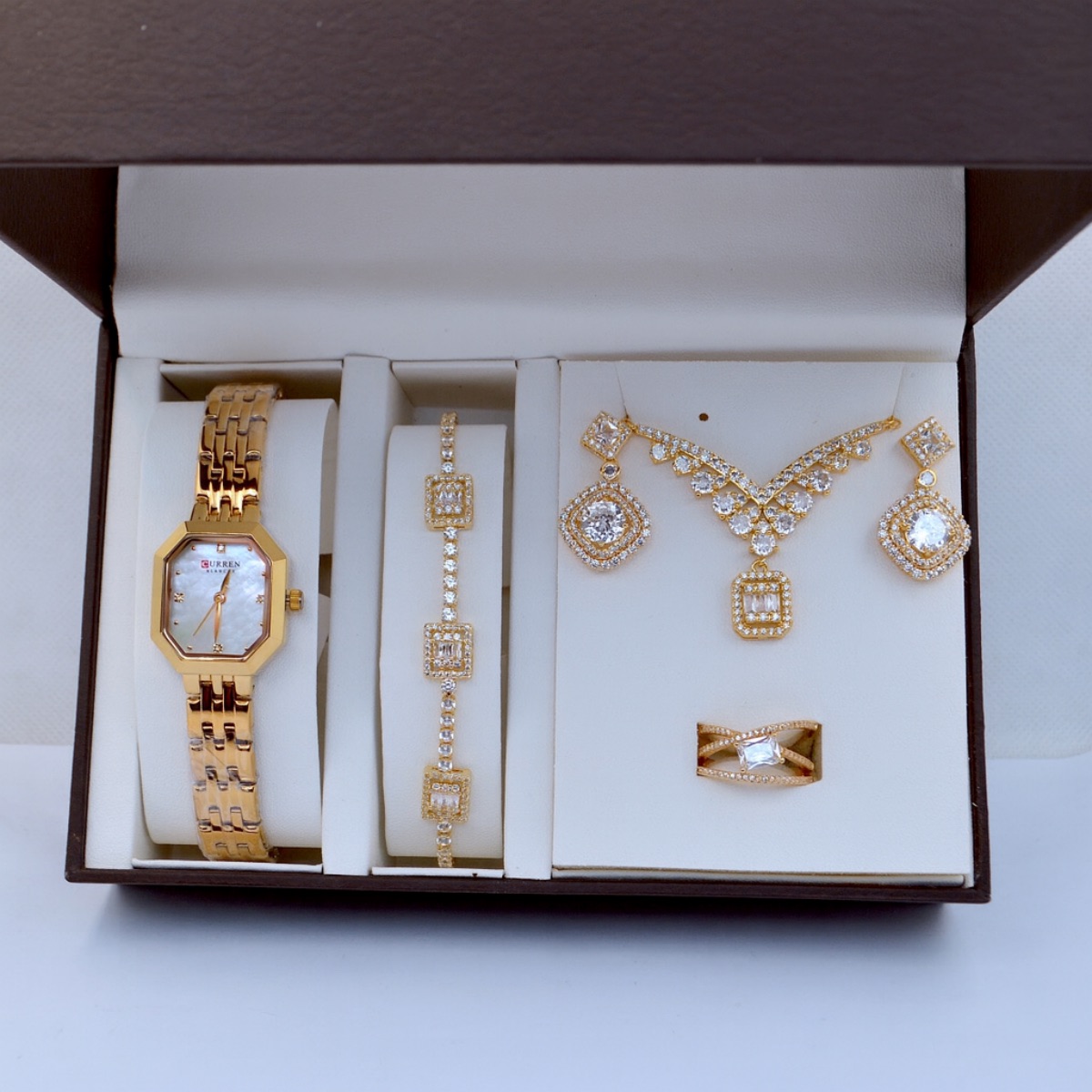 Σετ γυναικείο  ( ρολόι -βραχιόλι - κολιέ-δαχτυλίδι ( one size ) -σκουλαρίκια )