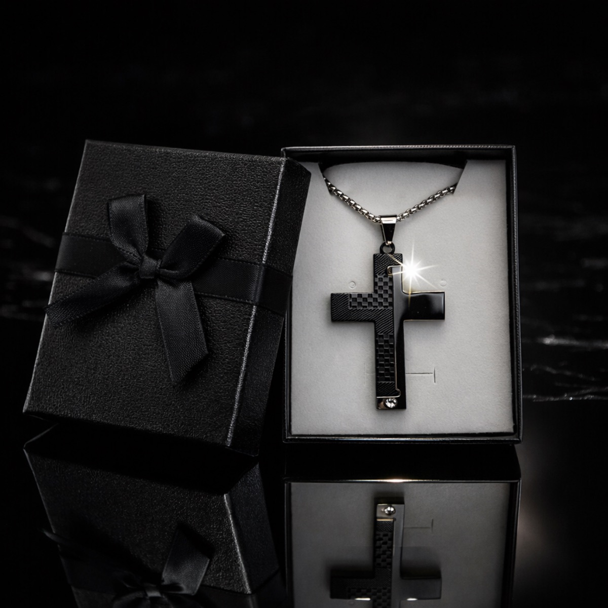 Ανδρικός σταυρός από ατσάλι  σε κουτάκι