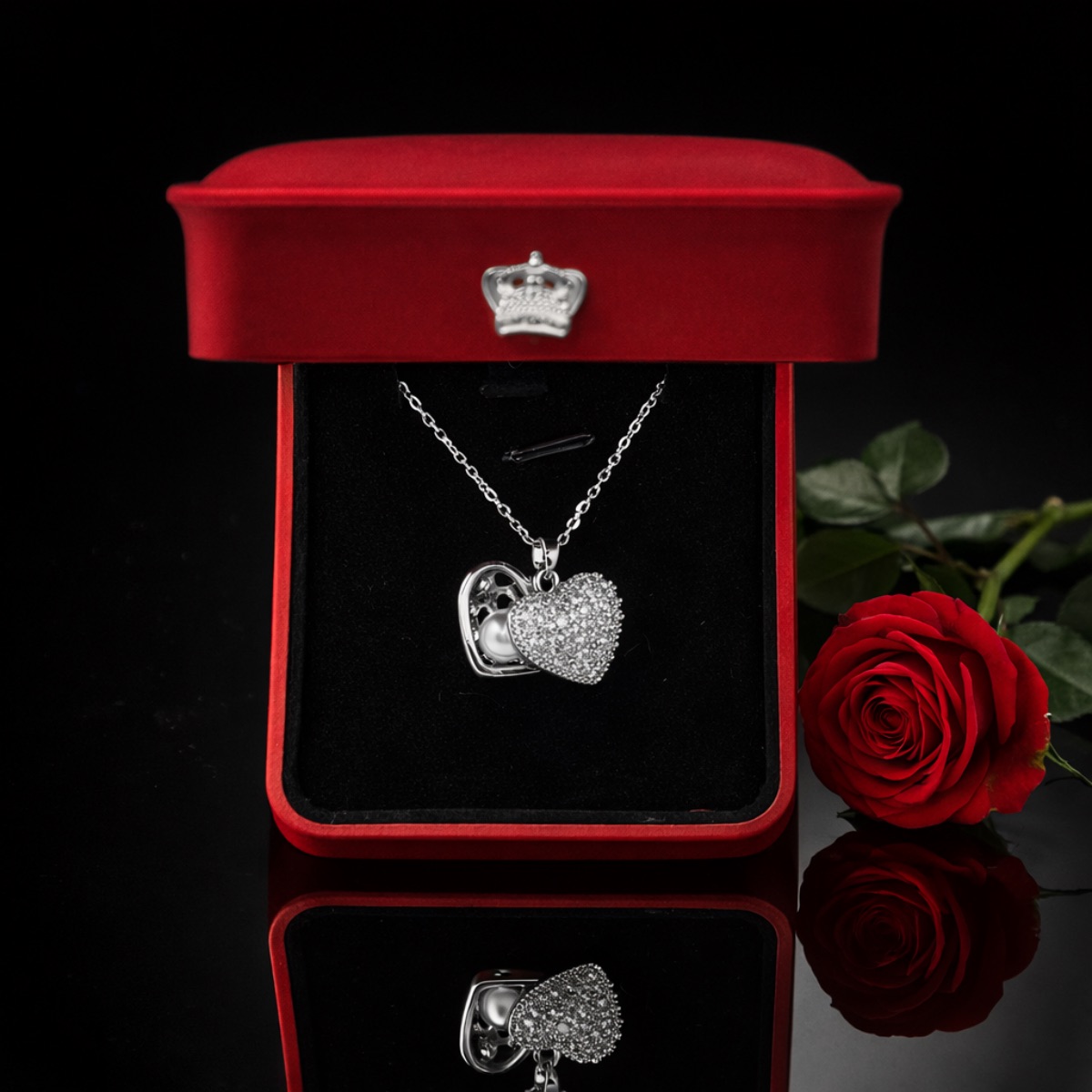 Γυναικείο κολιέ καρδιά που ανοίγει με μαργαριτάρι  σε κουτάκι με φως LED